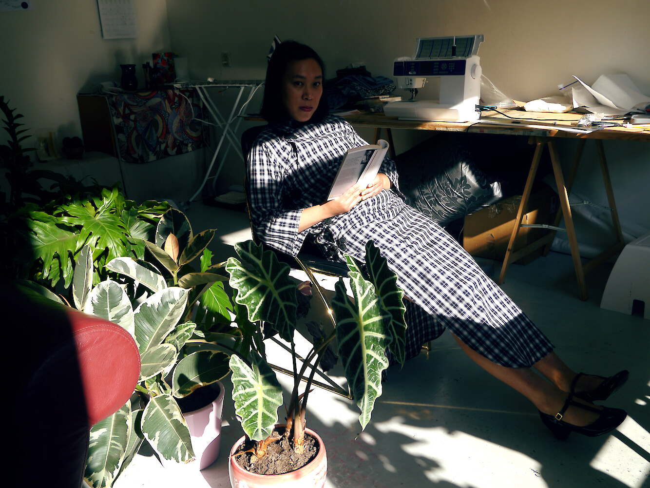 Evelyn Taocheng Wang, *Cheongsam No. 4 - Gossip* 2019, Digital C-Print, 31.5 x 42 cm