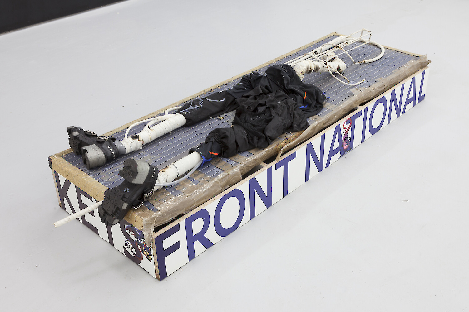 Renaud Jerez, *Untitled*, 2014, Mixed media, 200 x 70 x 30 cm