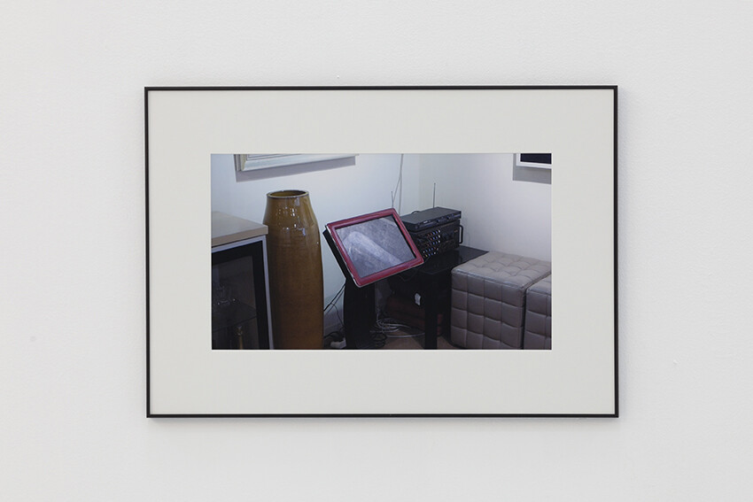 *TLYA 24_Monitor*, 2014, C-print, 49 x 73 cm